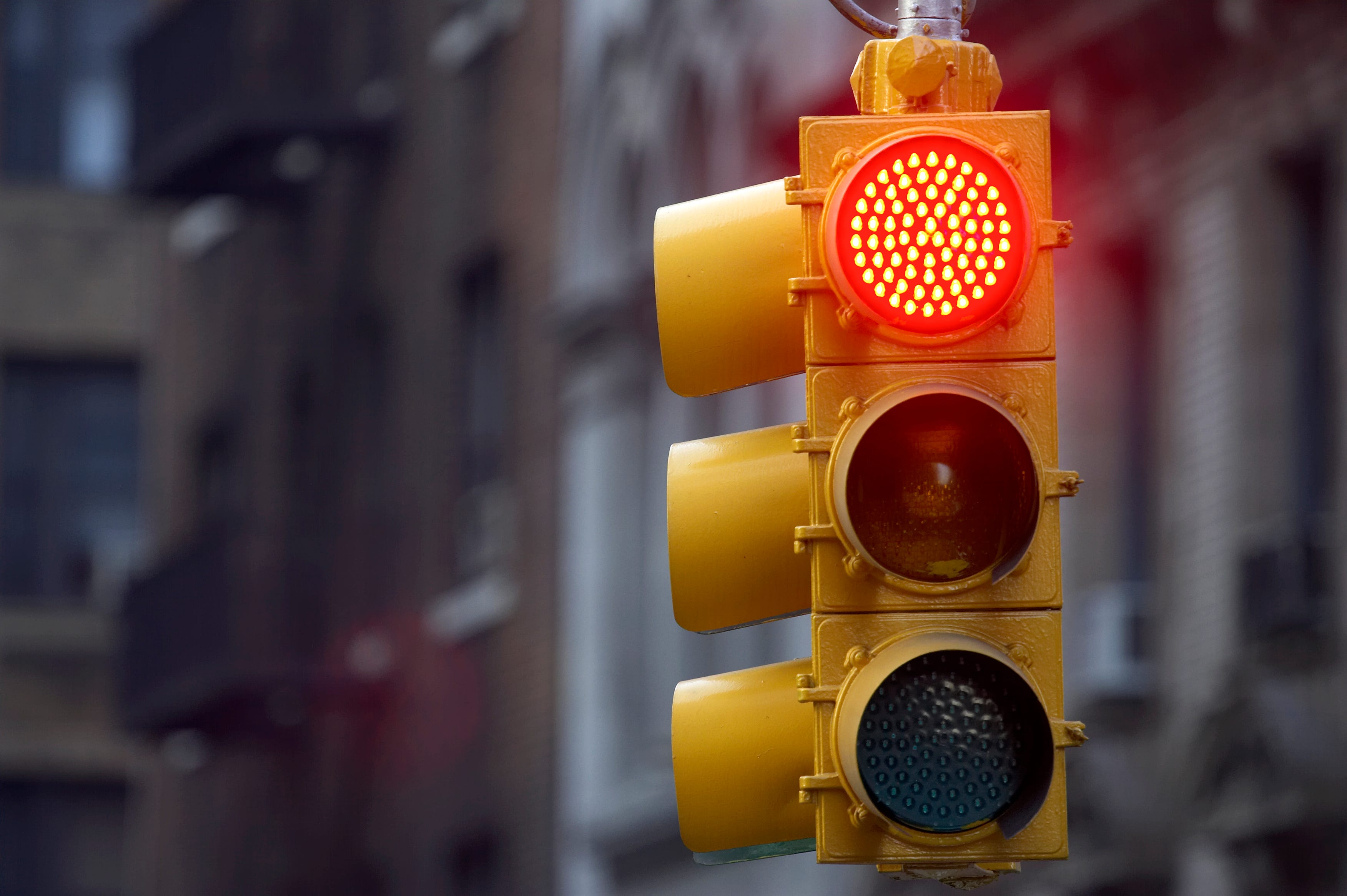 Traffic light red. Светофор. Американский светофор. Красный сигнал светофора. Современный светофор.